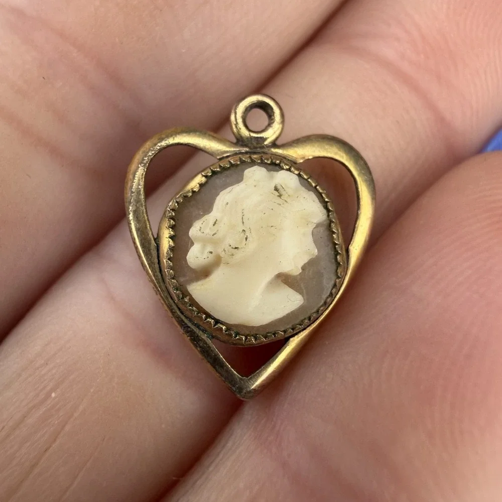 Vintage Cameo Pendant Earrings‎ Lot Screw Back Pierced Gold Tone